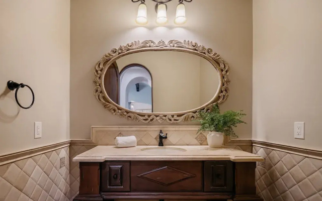 Luxe Poolside Paradise-pool & Spa-vanity Station