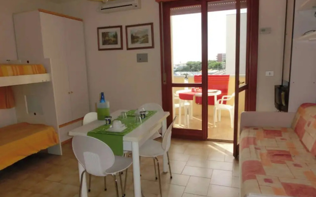 Homely Seaview Studio Flat With Balcony - Beahost