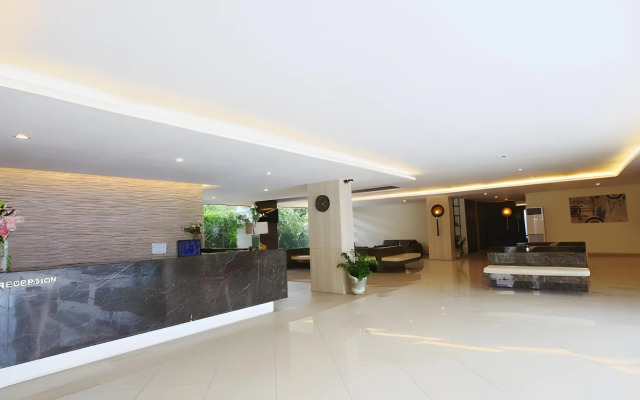 Leenova Hotel