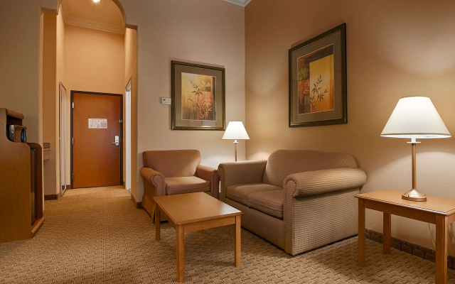 Best Western Plus New Caney Inn & Suites