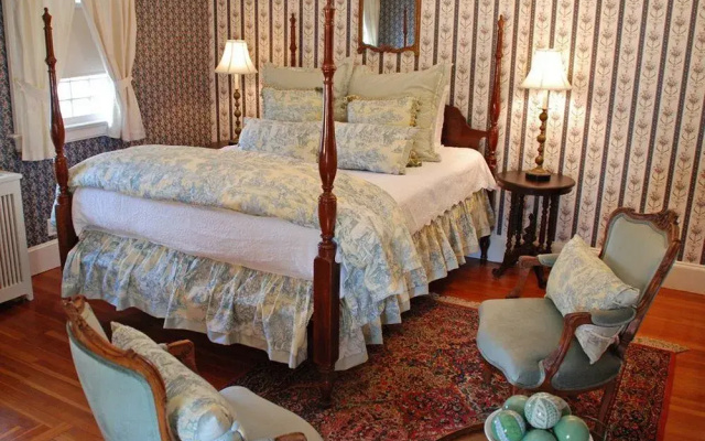 Bee and Thistle Inn