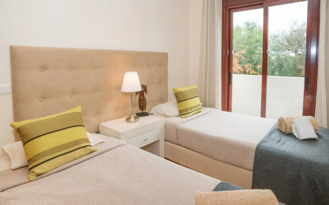 Traditional Townhouse in Vila Sol by Ideal Homes
