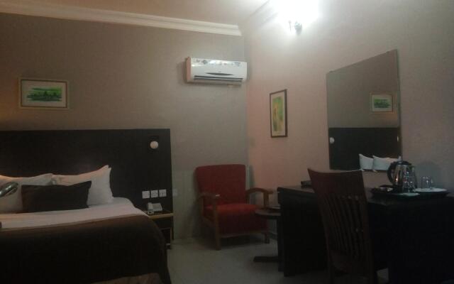 Neocourts Hotel Энугу комната для гостей