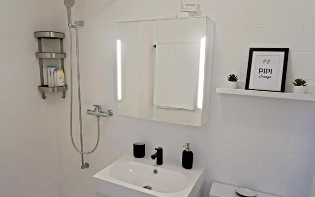 Helles & schickes Studio für 2 Pers, zentral C5