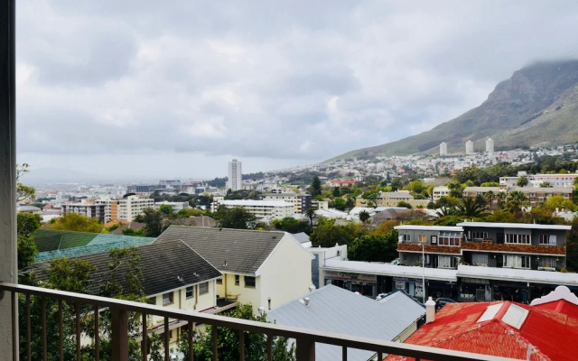 1 Bedroom Apartment With Table Mountain Views