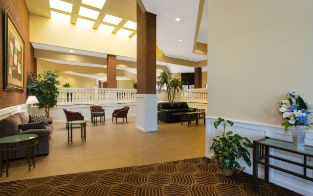 Days Inn & Suites by Wyndham Tallahassee Conf Center I-10