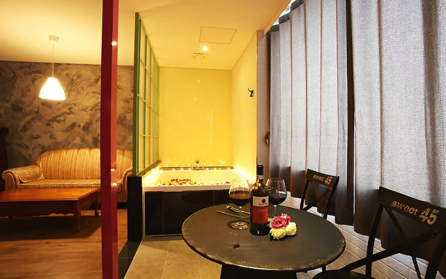 K City Hotel