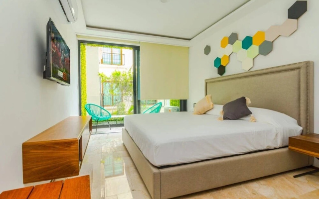 Amazing Studio, Best Location, AC, Beach!