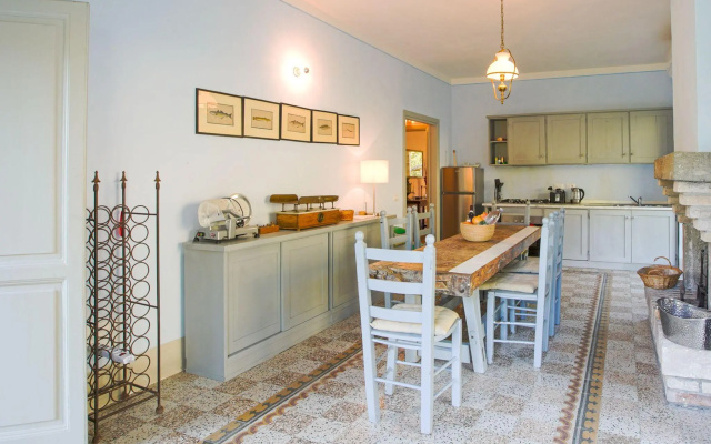 Completely renovated former farmhouse with infinity pool