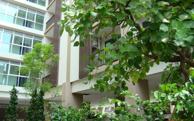 Апартаменты Bangkok Living Apartment Бангкок вид на фасад