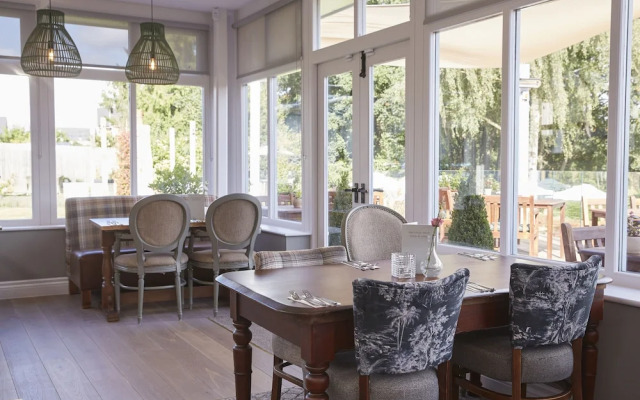 Riverside Shrewsbury by Chef and Brewer Collection