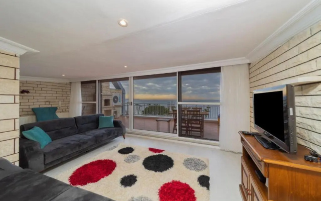 Flat With Terrace Next To Konyaalti Beach