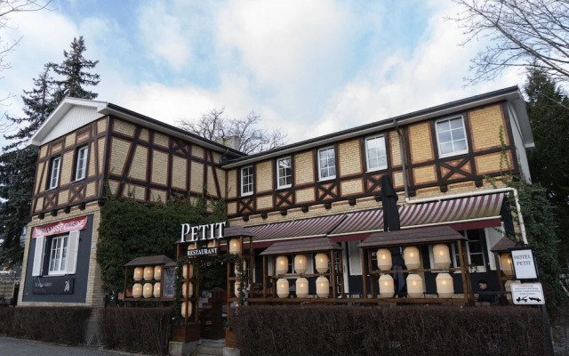 Hotel Petit