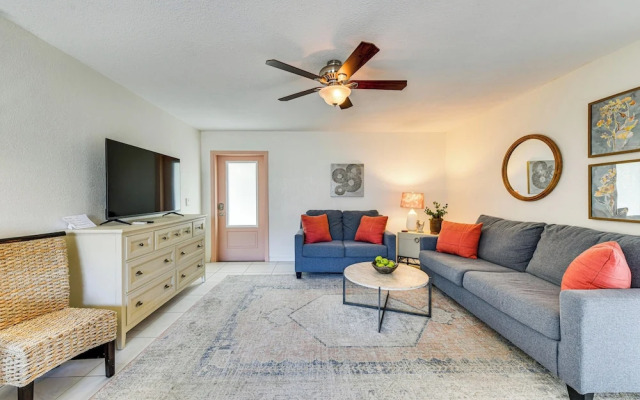 Walk to Venice Beach & Downtown! Couple's Condo
