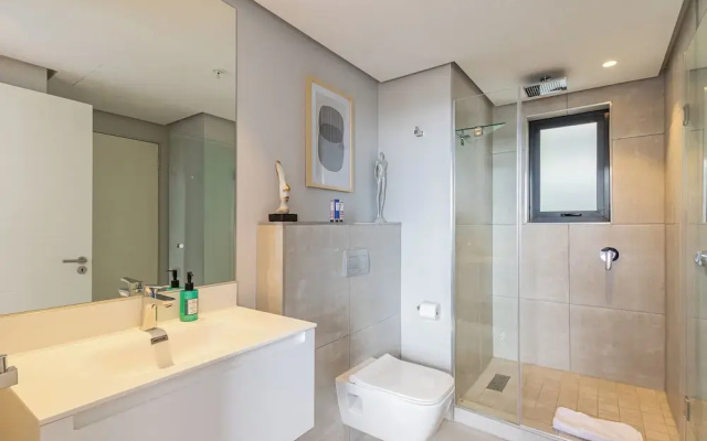 16 On Bree Superior Apartment