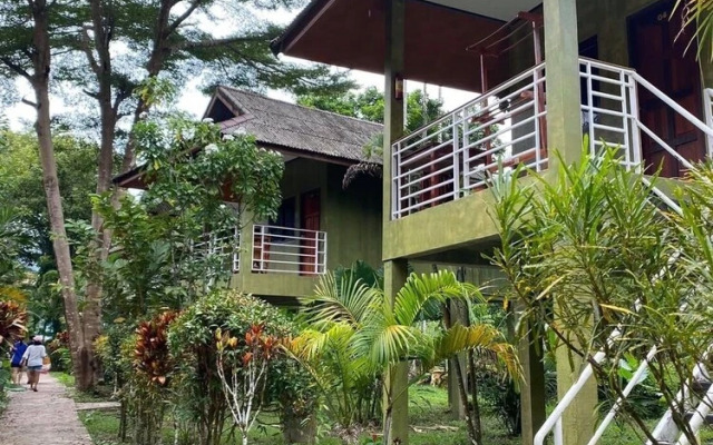 Jungle Huts Resort