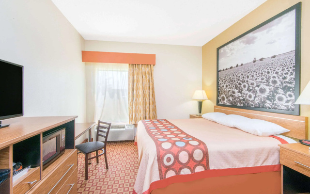 Super 8 by Wyndham Wichita South