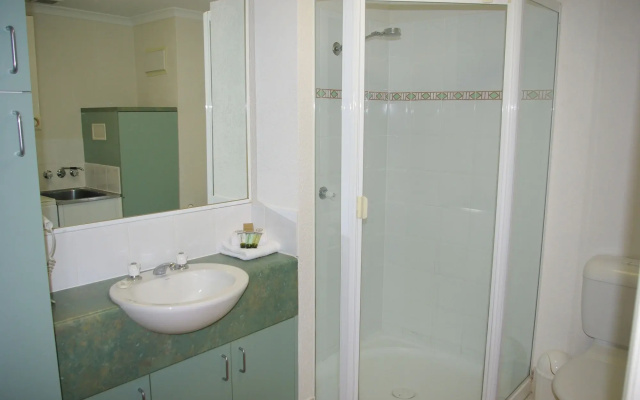 Palm Cove Tropic Apartments