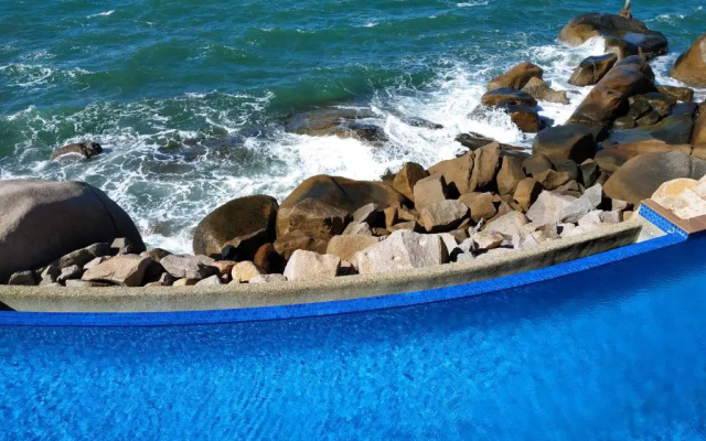Best at Bright Point Absolute Waterfront 4 bedroom apartment