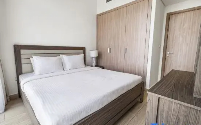 Cozy 1BR w/ Balcony Views Azizi Riviera, Meydan