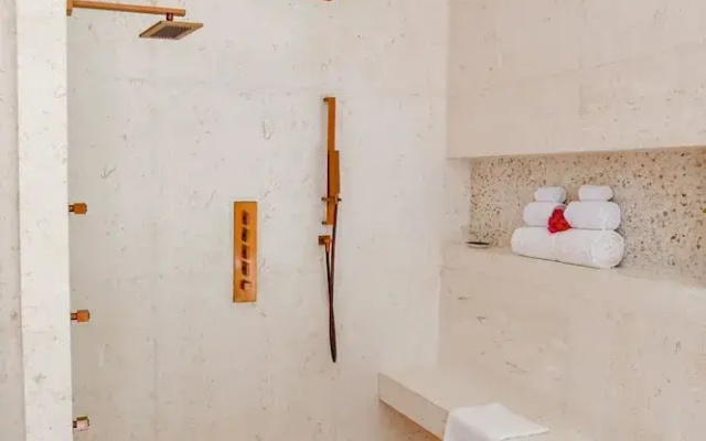 Oceans 8 Villa 6BR