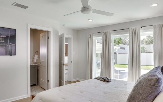 Lakeland Retreat: Private Heated Pool & Yard Games