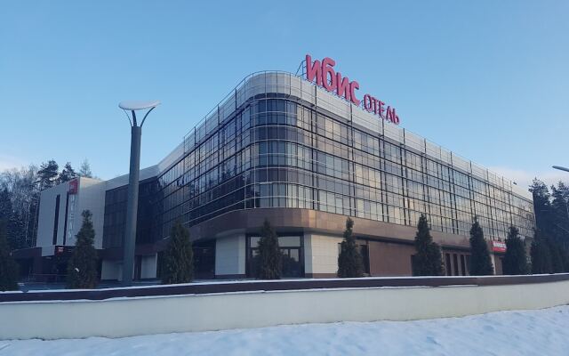 Гостиница Ибис Москва Аэропорт Домодедово вид на фасад