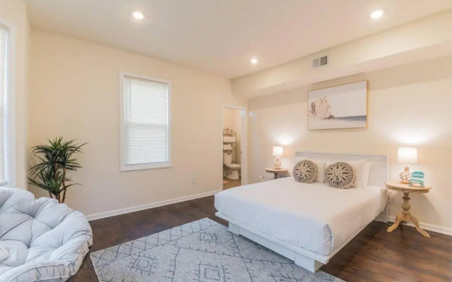 2 Blocks from Beach-Sleeps 16