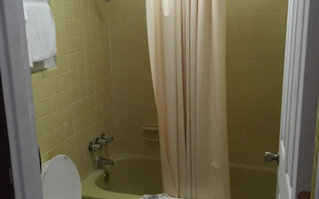 Scottish Inn & Suites