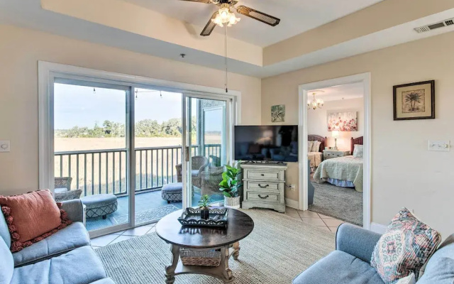 Breezy Darien Condo w/ Tranquil Marsh Views!