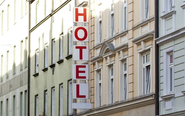 Das Hotel In Munchen Мюнхен вид на фасад