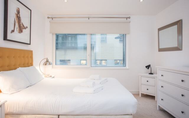 Отель 2 Bedroom Apartment Near Victoria Station Великобритания, Лондон - отзывы, цены и фото номеров - забронировать отель 2 Bedroom Apartment Near Victoria Station онлайн комната для гостей