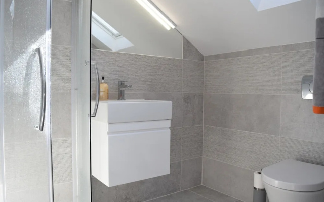 Bright 2 Bedroom With Balcony in Wandsworth