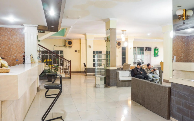 OYO 2085 Chrysanta Hotel