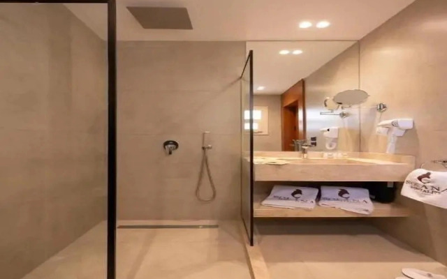 Solana Sky Pool Boutique Hotel