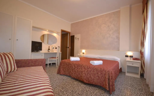 Gold Hotel