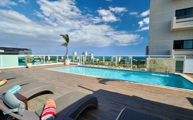 The LUX Natural Art Downtownsd Pool Gym 2BR