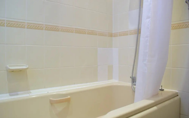 3 Bedroom Flat Near Hyde Park