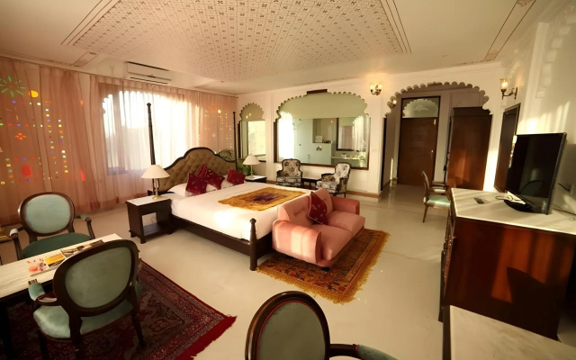The Raj Kuber