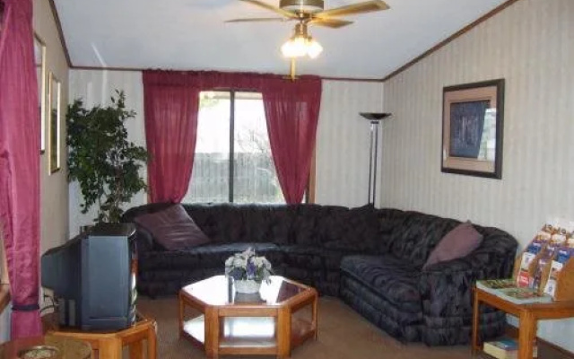 Budgetel Inn & Suites