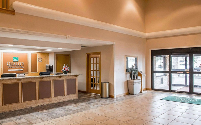 Quality inn & Suites Cincinnati I-275