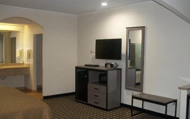 Woodland Inn and Suites