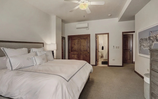 Plaza Level Luxury 3br -right In Beaver Creek Village 3 Bedroom Condo by RedAwning
