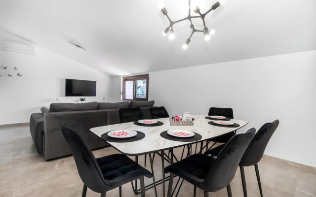 Nice Apartment in Crikvenica With Wifi and 2 Bedrooms