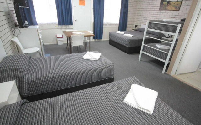 Binalong Motel