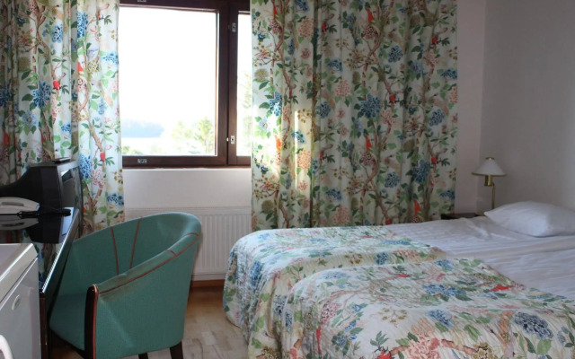 Summer Hotel Tott