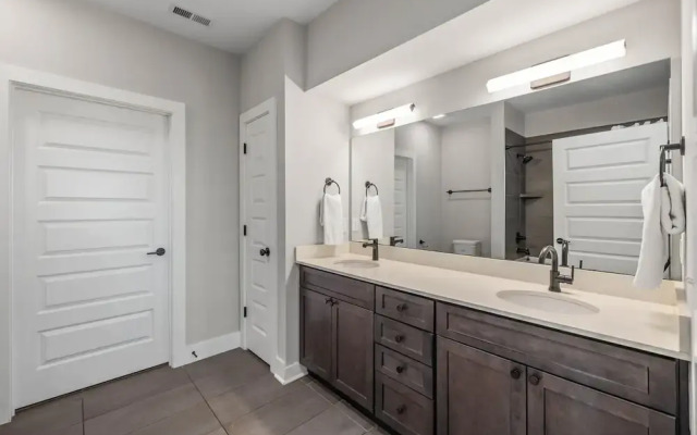 Pulse - Minutes to Broadway - Sleeps 6
