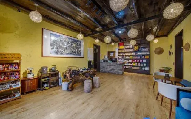 Qingya Courtyard · Sunny Villa · Designer Miaofeng Boutique Stay (Fenghuang Ancient Town)