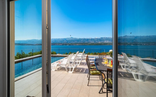 Amazing Home in Novigrad With 5 Bedrooms, Wifi and Outdoor Swimming Pool