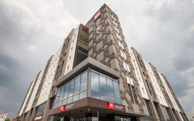 Гостиница Ibis Kiev Railway Station вид на фасад